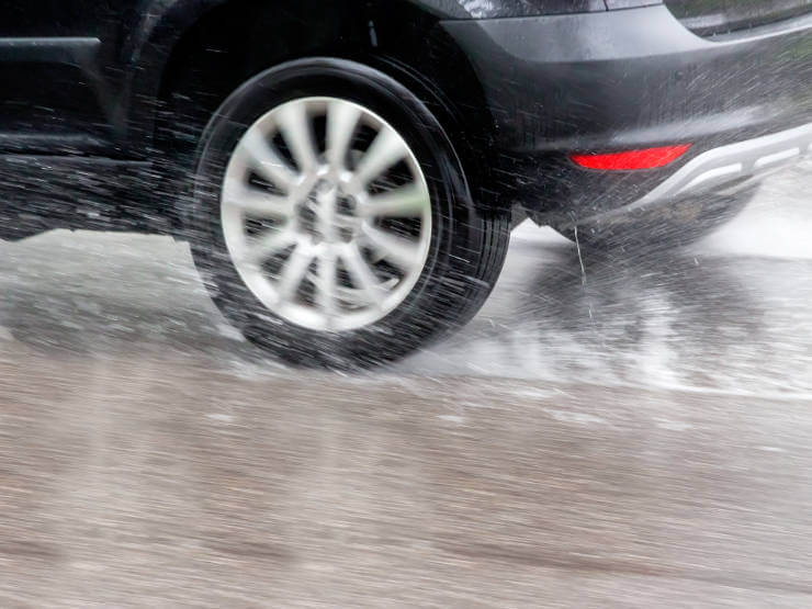 car-driving-in-rainy-conditions